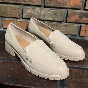 DV by Dolce Vita Crisp Beige Chunky Loafers Size 9